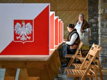 Δημοσκόπηση στην Πολωνία: Οι πολίτες αντιτίθενται στη συμμετοχή σε ειρηνευτική δύναμη στην Ουκρανία