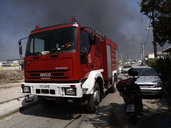 Πυρκαγιά σε χαμηλή βλάστηση στον Ασπρόπυργο - Μήνυμα του 112 προς τους κατοίκους