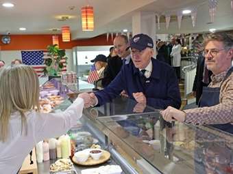 Πανηγυρική υποδοχή Μπάιντεν στην Ιρλανδία