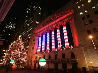 Τρίτη διαδοχική χρονιά κερδών για την Wall Street - Eτήσια άνοδο 16% ο S&amp;P 500, "άλμα" 20% για τον Nasdaq