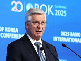 Bloomberg: Φαβορί ο Κρίστοφερ Γουόλερ για τη διαδοχή Πάουελ στο "τιμόνι" της Fed