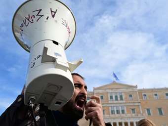 Συγκέντρωση στο Σύνταγμα για τον προϋπολογισμό - Αποκαταστάθηκε η κυκλοφορία των οχημάτων