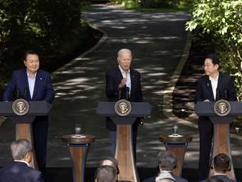 ΗΠΑ, Ιαπωνία και Νότια Κορέα έστειλαν μήνυμα ενότητας και συνεργασίας απέναντι στην Κίνα