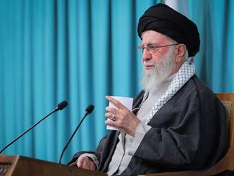 Χαμενεΐ: Στο Ιράν έχει αποδειχθεί ότι μια μουσουλμάνα με χιτζάμπ μπορεί να προοδεύσει περισσότερο από τις άλλες γυναίκες