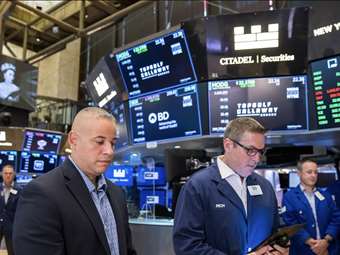 Wall: Δυνατό φίνις για τον Dow με άνοδο 460 μονάδων