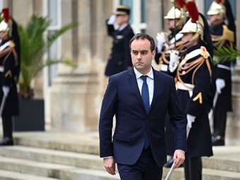 Γαλλία: Ο "survivor" Λεκορνί αναλαμβάνει ανήμερα των κινητοποιήσεων - Το προφίλ του δεν περιορίζεται στον "Μακρονισμό"