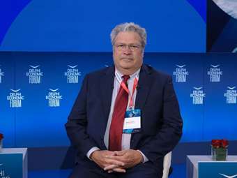 Οικονομικό Φόρουμ Δελφών: Αν κερδίσει ο Τραμπ, η Αμερική θα αλλάξει πολιτική προσέγγιση