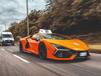 Πώς είναι να δίνεις εξετάσεις οδήγησης με Lamborghini Revuelto 1.000 ίππων