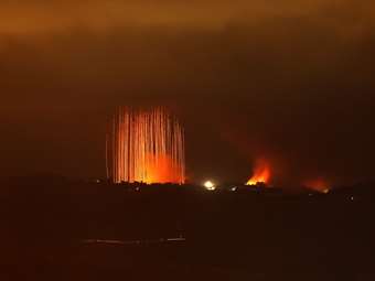 Λίβανος: Εν μέσω ισραηλινών βομβαρδισμών, κάτοικοι της Βηρυτού περνούν τη νύχτα σε παραλίες