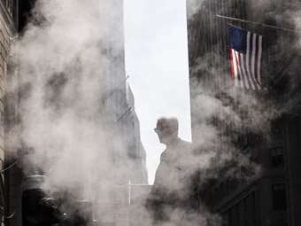 Απώλειες στη Wall με "βαρίδι" τη Netflix