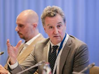 Ντ. Κοστέλο (Κομισιόν): Η Ελλάδα θα μπορούσε να αναπτύσσεται με 6% - Έχουν κολλήσει οι μεταρρυθμίσεις για το επιχειρηματικό περιβάλλον