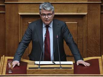 Βουλή-επιστολική ψήφος: Την απόφαση της Διαρκούς Ιεράς Συνόδου ανέγνωσε ο Δ. Νατσιός - Αντίδραση από το ΠΑΣΟΚ