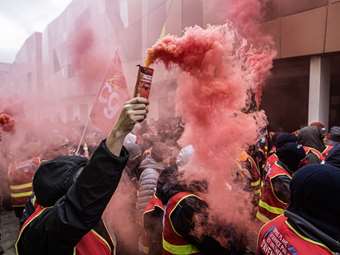 Τελευταίο μπρα-ντε-φερ για το συνταξιοδοτικό στη Γαλλία