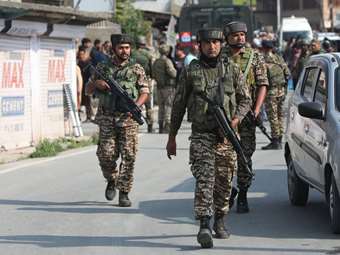 Πυρά πυροβολικού ανταλλάσσουν Ινδία-Πακιστάν - Τουλάχιστον 34 νεκροί, καταρρίφθηκαν ινδικά μαχητικά