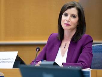 "Εmail gate" στους απόδημους: Στο εδώλιο η Άννα Μισέλ Ασημακοπούλου και άλλα τρία πρόσωπα