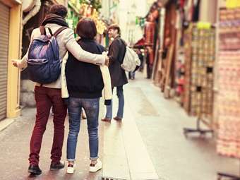 Γαλλία: Ο δήμαρχος του Μπεζιέρ καθιερώνει την απαγόρευση κυκλοφορίας για τους κάτω των 13 ετών