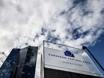 Έρευνα Bloomberg: Η ΕΚΤ αναμένεται να διατηρήσει τα επιτόκια στο 2% για τα επόμενα δύο χρόνια