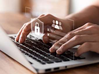 Το 50% των Ελλήνων καταναλωτών συμβουλεύεται τις online κριτικές πριν αγοράσει από e-shop μόδας