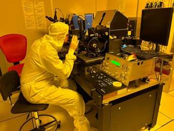 ClearDrop: Η startup που αναπτύσσει τεχνολογία αιχμής για ηλιακά πάνελ και αμυντικά συστήματα και επεκτείνεται στην Ελλάδα