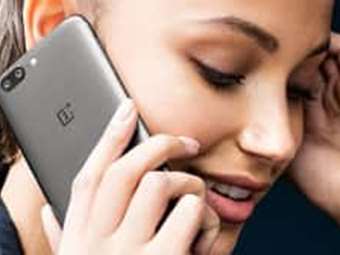 Τα παιδιά εκτίθενται σε κινδύνους για την υγεία τους από τη χρήση ακουστικών