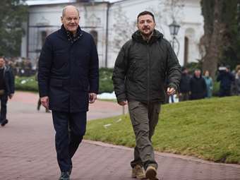 Ζελένσκι - Σολτς συζήτησαν τον "ηγετικό ρόλο Τραμπ στις ειρηνευτικές συνομιλίες"