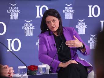 Νέο εργασιακό νομοσχέδιο προανήγγειλε η Ν. Κεραμέως από το Φόρουμ των Δελφών