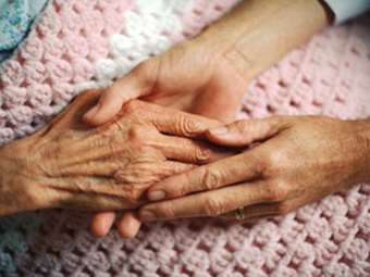 ΗΠΑ: Ο FDA ενέκρινε νέο φάρμακο για το Αλτσχάιμερ που επιβραδύνει τη νόσο - Στα 26.500 δολάρια το κόστος