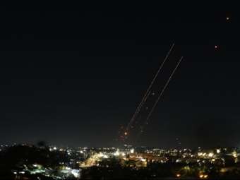 Ανάφλεξη στη Μέση Ανατολή: Νέα ιρανική επίθεση με πυραύλους στη Χάιφα - Το Ισραήλ προειδοποιεί ότι "η Τεχεράνη θα καεί"