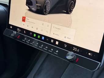 Με αυτό το αξεσουάρ μπορείς εύκολα να έχεις φυσικά κουμπιά στα Tesla Model 3 και Model Y