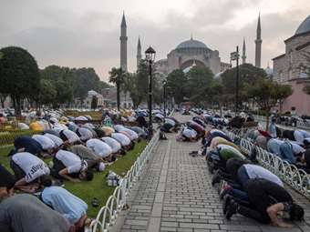 Toυρκία: Αποσυναρμολογούν μιναρέ στην Αγία Σοφία στον οποίο διαπιστώθηκαν ρωγμές