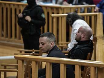 Δικάζονται σήμερα οι "Σπαρτιάτες" και ο Κασιδιάρης που βρίσκεται - με άδεια - εκτός φυλακής