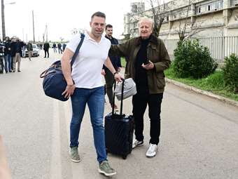 Στ. Κασσελάκης: Βίντεο από τις ετοιμασίες για το στρατό - Ορκίζεται στα γενέθλιά του στις 29 Μαρτίου