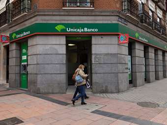 Τα καθαρά κέρδη πρώτου τριμήνου της ισπανικής Unicaja μειώνονται κατά 43%