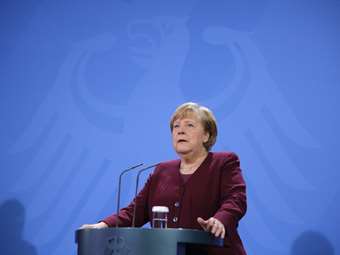 Γερμανία: Η ελληνική κρίση και ο Μίκης Θεοδωράκης στα απομνημονεύματα της Άνγκελα Μέρκελ