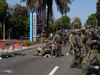 ΗΠΑ: Επισφαλής ηρεμία στο Λος Άντζελες έπειτα από μια πρώτη νύχτα απαγόρευσης κυκλοφορίας