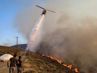 Βελτιωμένη η εικόνα στη Χίο - Συνελήφθη γυναίκα υπήκοος Γεωργίας για την φωτιά στα Λεπτόποδα