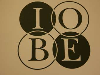 ΙΟΒΕ: Σταθερή η πρόβλεψη για ανάπτυξη 2,2% το 2025 - Καμπανάκια για επενδύσεις και πληθωρισμό