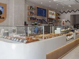 Prozumi: Το νέο concept της Coffee Lab έρχεται να αναβαθμίσει τη στάση μας για καφέ και σνακ πριν το γραφείο