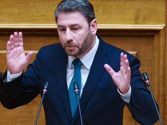 Πρόταση δυσπιστίας από ΠΑΣΟΚ - Συγκεντρώθηκαν οι απαιτούμενες υπογραφές- Καλοδεχούμενη, απαντά η Κυβέρνηση