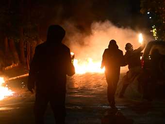 Επέτειος Αλ. Γρηγορόπουλου: Επεισόδια σε Εξάρχεια και Θεσσαλονίκη μετά τις πορείες
