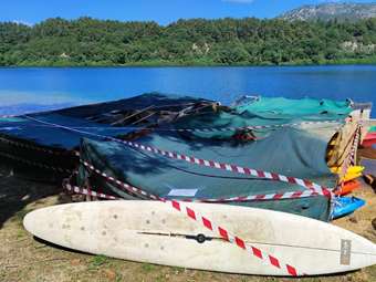 Απομάκρυνση παράνομων κατασκευών στη Λίμνη Ζηρού και πρόστιμο €6.000