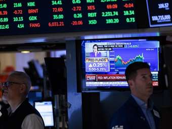 Αρνητικό κλίμα στη Wall στον απόηχο των απειλών Τραμπ για χάλυβα και αλουμίνιο