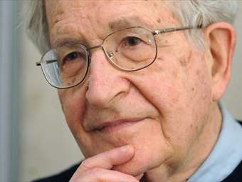 Ο Νόαμ Τσόμσκι βγήκε  από το νοσοκομείο - Διαψεύστηκαν οι φήμες για τον θάνατό του