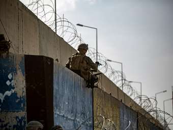 Το Ιράν χτίζει τείχος στα σύνορα με το Αφγανιστάν