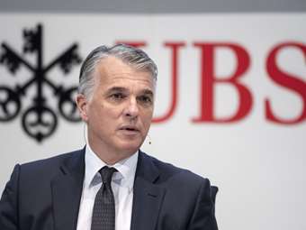 UBS: Εκκινεί πρόγραμμα αγοράς ιδίων μετοχών 2 δισ. δολ. μόλις απορροφήσει και τυπικά την Credit Suisse
