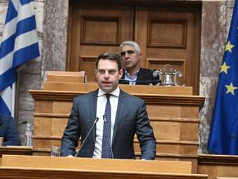 Στ. Κασσελάκης: "Δεν περιμένω από τον κ. Γεραπετρίτη να υποκλιθεί μπροστά στην τέχνη, αλλά τουλάχιστον ας την αφήσει στην ησυχία της"