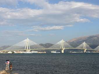 Πόσο ανθεκτική είναι σε πρόσκρουση πλοίου η γέφυρα Ρίου-Αντιρρίου