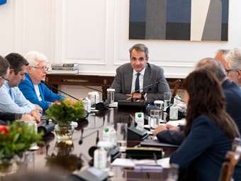 Σύσκεψη υπό τον Κ. Μητσοτάκη με τη συμμετοχή της Προέδρου της Επιτροπής Ανταγωνισμού