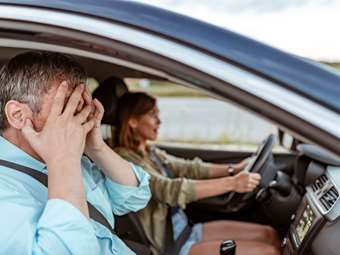 Έρευνα σοκ: 7 στους 10 Έλληνες οδηγούς περνούν με κόκκινο φανάρι