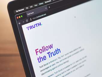 Η Truth Social του Τραμπ φέρεται να εξετάζει την εξαγορά της εταιρείας συναλλαγών crypto, Bakkt